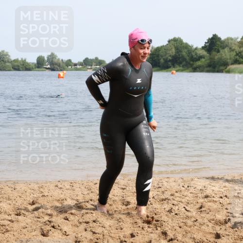 21.06.2025 - 27. Vierlanden-Triathlon Lena Gebhardt http://msf.ph/oto/8036120 15.06.2025 11:29:48 Schwimmen 937 meine-sportfotos.de