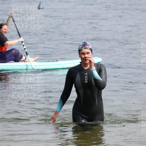 21.06.2025 - 27. Vierlanden-Triathlon Lena Gebhardt http://msf.ph/oto/8036132 15.06.2025 11:30:28 Schwimmen 910 meine-sportfotos.de