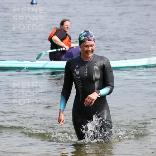21.06.2025 - 27. Vierlanden-Triathlon Lena Gebhardt http://msf.ph/oto/8036143 15.06.2025 11:30:29 Schwimmen 910 meine-sportfotos.de