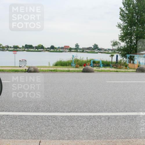 15.06.2025 - 27. Vierlanden-Triathlon H.Heesch http://msf.ph/oto/8036144 15.06.2025 10:47:40 Radfahren 401, 414 meine-sportfotos.de