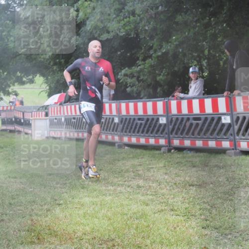 21.06.2025 - 27. Vierlanden-Triathlon KatJ http://msf.ph/oto/8036148 15.06.2025 13:53:40 Ziel 1155 meine-sportfotos.de