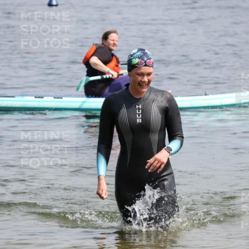 21.06.2025 - 27. Vierlanden-Triathlon Lena Gebhardt http://msf.ph/oto/8036149 15.06.2025 11:30:30 Schwimmen 910 meine-sportfotos.de