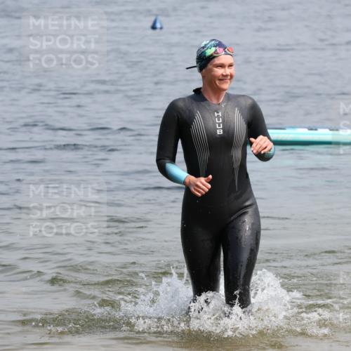 21.06.2025 - 27. Vierlanden-Triathlon Lena Gebhardt http://msf.ph/oto/8036156 15.06.2025 11:30:31 Schwimmen 910 meine-sportfotos.de