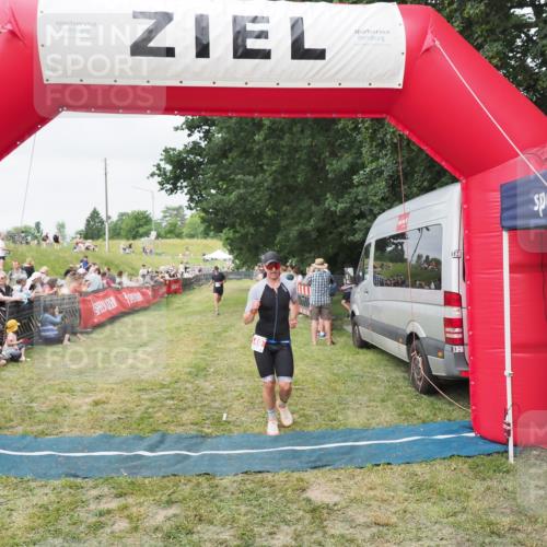 21.06.2025 - 27. Vierlanden-Triathlon MichiJ http://msf.ph/oto/8036157 15.06.2026 13:03:25 Ziel 149, 233 meine-sportfotos.de
