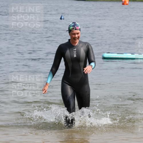 21.06.2025 - 27. Vierlanden-Triathlon Lena Gebhardt http://msf.ph/oto/8036159 15.06.2025 11:30:32 Schwimmen 910 meine-sportfotos.de