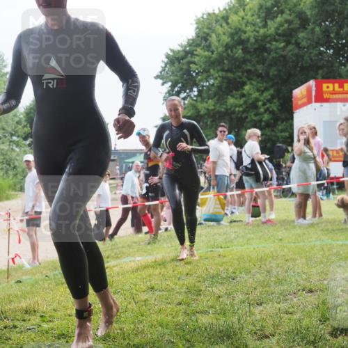 21.06.2025 - 27. Vierlanden-Triathlon KatJ http://msf.ph/oto/8036161 15.06.2025 11:21:19 Schwimmen 929, 931 meine-sportfotos.de