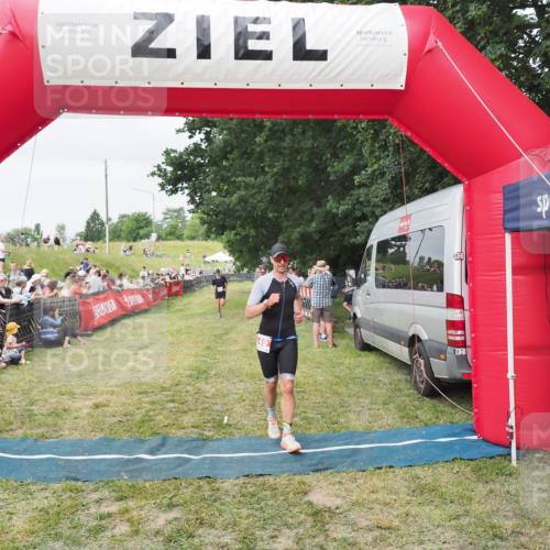21.06.2025 - 27. Vierlanden-Triathlon MichiJ http://msf.ph/oto/8036163 15.06.2026 13:03:25 Ziel 149, 233 meine-sportfotos.de