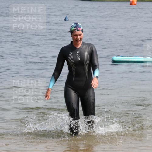 21.06.2025 - 27. Vierlanden-Triathlon Lena Gebhardt http://msf.ph/oto/8036164 15.06.2025 11:30:32 Schwimmen 910 meine-sportfotos.de