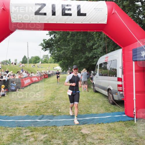 21.06.2025 - 27. Vierlanden-Triathlon MichiJ http://msf.ph/oto/8036166 15.06.2026 13:03:25 Ziel 149, 233 meine-sportfotos.de
