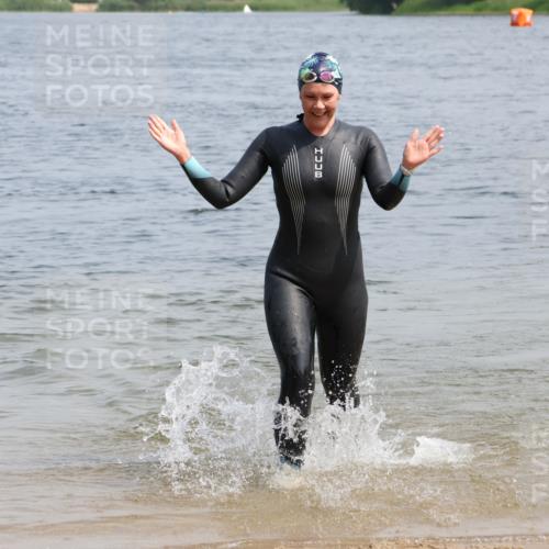 21.06.2025 - 27. Vierlanden-Triathlon Lena Gebhardt http://msf.ph/oto/8036176 15.06.2025 11:30:33 Schwimmen 910 meine-sportfotos.de