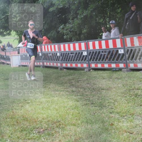 21.06.2025 - 27. Vierlanden-Triathlon KatJ http://msf.ph/oto/8036180 15.06.2025 13:53:51 Ziel 815, 1143 meine-sportfotos.de
