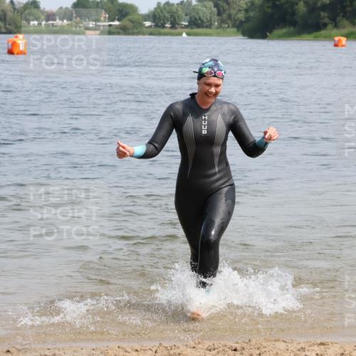 21.06.2025 - 27. Vierlanden-Triathlon Lena Gebhardt http://msf.ph/oto/8036182 15.06.2025 11:30:33 Schwimmen 910 meine-sportfotos.de
