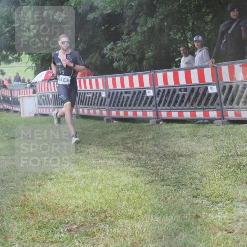 21.06.2025 - 27. Vierlanden-Triathlon KatJ http://msf.ph/oto/8036185 15.06.2025 13:53:51 Ziel 815, 1143 meine-sportfotos.de