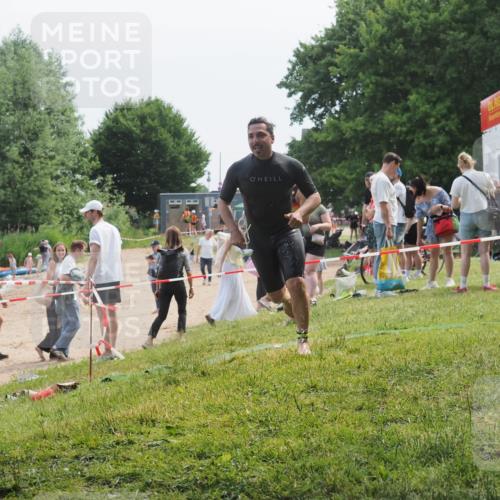 21.06.2025 - 27. Vierlanden-Triathlon KatJ http://msf.ph/oto/8036208 15.06.2025 11:21:28 Schwimmen 931, 967 meine-sportfotos.de
