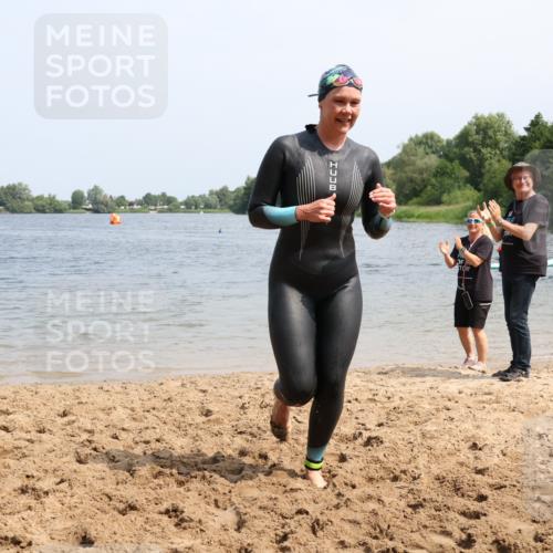 21.06.2025 - 27. Vierlanden-Triathlon Lena Gebhardt http://msf.ph/oto/8036216 15.06.2025 11:30:37 Schwimmen 910 meine-sportfotos.de