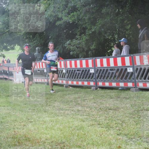 21.06.2025 - 27. Vierlanden-Triathlon KatJ http://msf.ph/oto/8036229 15.06.2025 13:54:00 Ziel 90, 815 meine-sportfotos.de