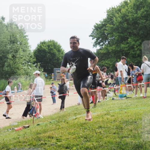21.06.2025 - 27. Vierlanden-Triathlon KatJ http://msf.ph/oto/8036233 15.06.2025 11:21:28 Schwimmen 931, 967 meine-sportfotos.de