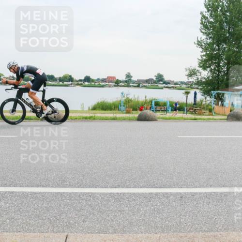 15.06.2025 - 27. Vierlanden-Triathlon H.Heesch http://msf.ph/oto/8036245 15.06.2025 10:47:52 Radfahren 168, 172, 396, 1397 meine-sportfotos.de