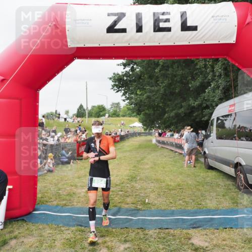 21.06.2025 - 27. Vierlanden-Triathlon MichiJ http://msf.ph/oto/8036249 15.06.2026 13:03:40 Ziel 854 meine-sportfotos.de