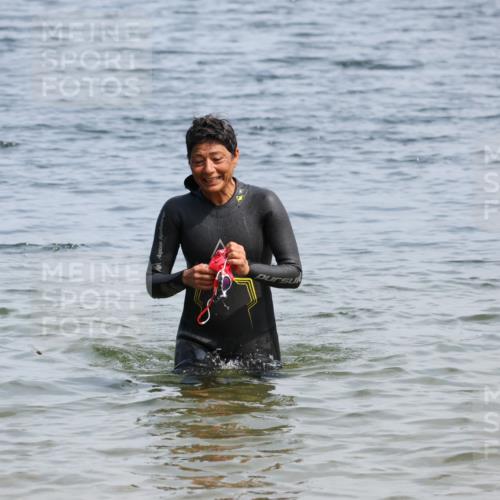 21.06.2025 - 27. Vierlanden-Triathlon Lena Gebhardt http://msf.ph/oto/8036253 15.06.2025 11:34:24 Schwimmen  meine-sportfotos.de