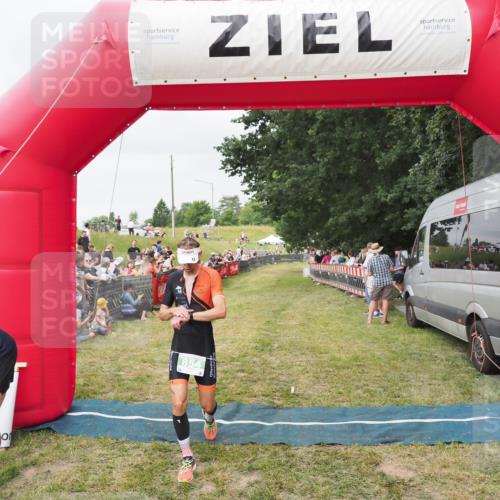 21.06.2025 - 27. Vierlanden-Triathlon MichiJ http://msf.ph/oto/8036254 15.06.2026 13:03:41 Ziel 854 meine-sportfotos.de