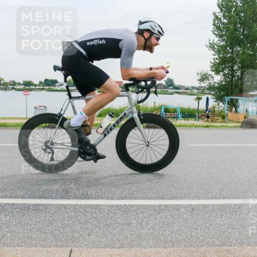 15.06.2025 - 27. Vierlanden-Triathlon H.Heesch http://msf.ph/oto/8036260 15.06.2025 10:47:53 Radfahren 168, 172, 396, 1397 meine-sportfotos.de