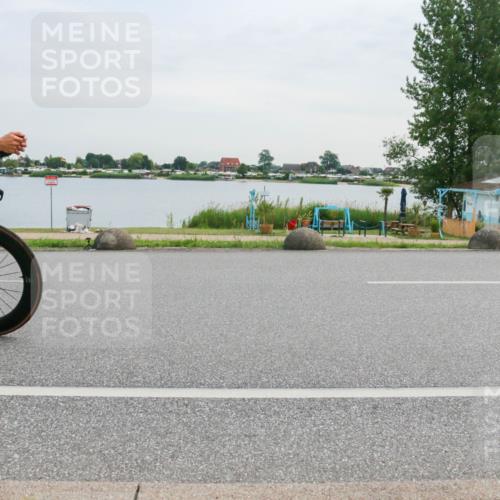 15.06.2025 - 27. Vierlanden-Triathlon H.Heesch http://msf.ph/oto/8036262 15.06.2025 10:47:54 Radfahren 37, 168, 172, 396, 1397 meine-sportfotos.de