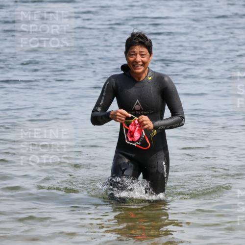 21.06.2025 - 27. Vierlanden-Triathlon Lena Gebhardt http://msf.ph/oto/8036264 15.06.2025 11:34:26 Schwimmen  meine-sportfotos.de