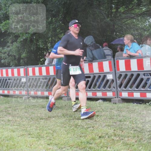 21.06.2025 - 27. Vierlanden-Triathlon KatJ http://msf.ph/oto/8036266 15.06.2025 13:54:01 Ziel 90, 125, 719, 815 meine-sportfotos.de