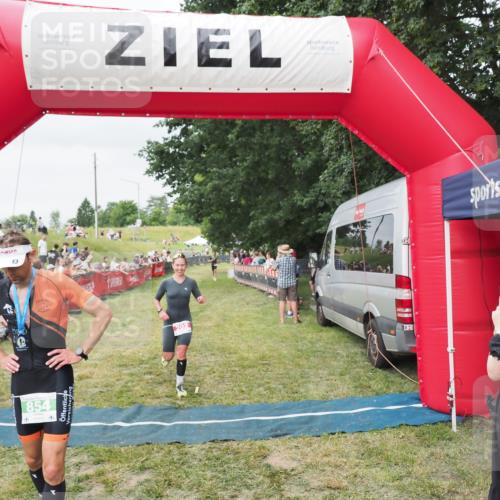 21.06.2025 - 27. Vierlanden-Triathlon MichiJ http://msf.ph/oto/8036268 15.06.2026 13:03:59 Ziel 202 meine-sportfotos.de