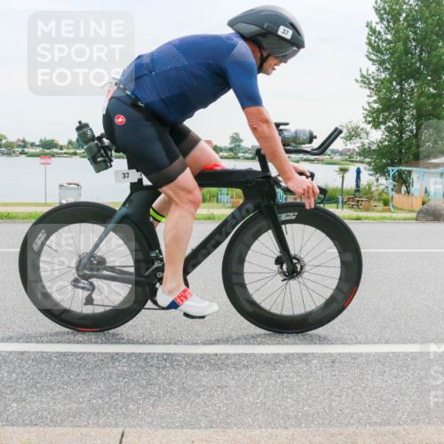 15.06.2025 - 27. Vierlanden-Triathlon H.Heesch http://msf.ph/oto/8036274 15.06.2025 10:47:58 Radfahren 27, 37, 168, 172 meine-sportfotos.de