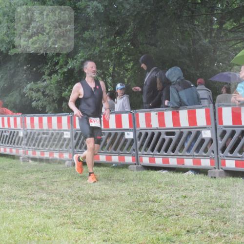 21.06.2025 - 27. Vierlanden-Triathlon KatJ http://msf.ph/oto/8036275 15.06.2025 13:54:07 Ziel 125, 719 meine-sportfotos.de