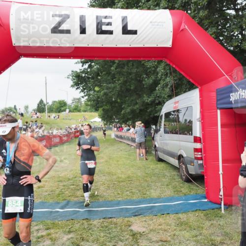 21.06.2025 - 27. Vierlanden-Triathlon MichiJ http://msf.ph/oto/8036278 15.06.2026 13:03:59 Ziel 202 meine-sportfotos.de