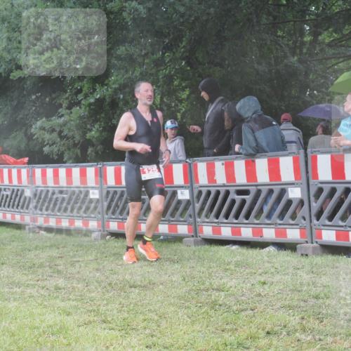 21.06.2025 - 27. Vierlanden-Triathlon KatJ http://msf.ph/oto/8036280 15.06.2025 13:54:07 Ziel 125, 719 meine-sportfotos.de