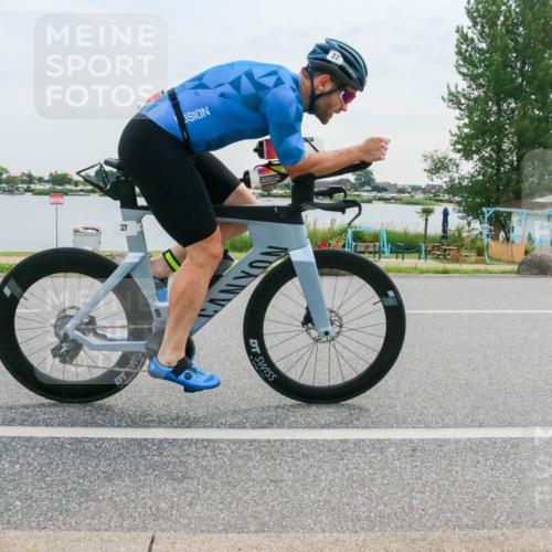 15.06.2025 - 27. Vierlanden-Triathlon H.Heesch http://msf.ph/oto/8036285 15.06.2025 10:48:00 Radfahren 27, 37, 109 meine-sportfotos.de