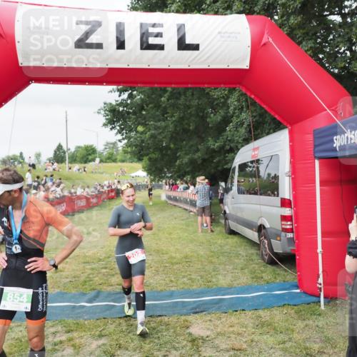21.06.2025 - 27. Vierlanden-Triathlon MichiJ http://msf.ph/oto/8036289 15.06.2026 13:04:00 Ziel 202, 1040 meine-sportfotos.de