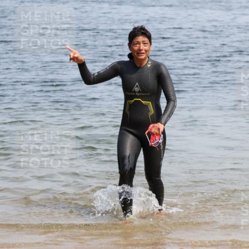 21.06.2025 - 27. Vierlanden-Triathlon Lena Gebhardt http://msf.ph/oto/8036298 15.06.2025 11:34:31 Schwimmen 893 meine-sportfotos.de