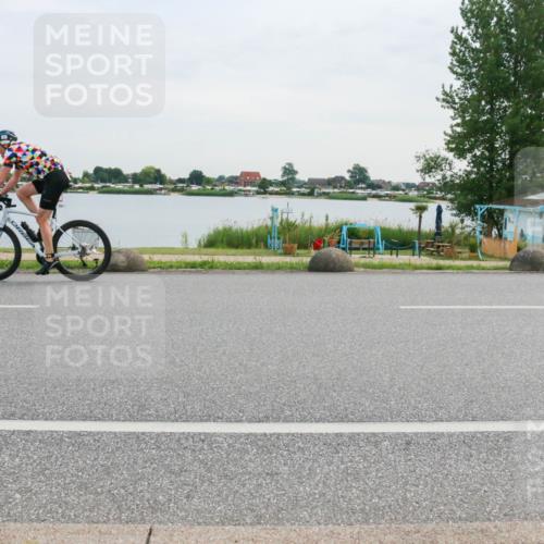 15.06.2025 - 27. Vierlanden-Triathlon H.Heesch http://msf.ph/oto/8036311 15.06.2025 10:48:09 Radfahren 142, 187 meine-sportfotos.de