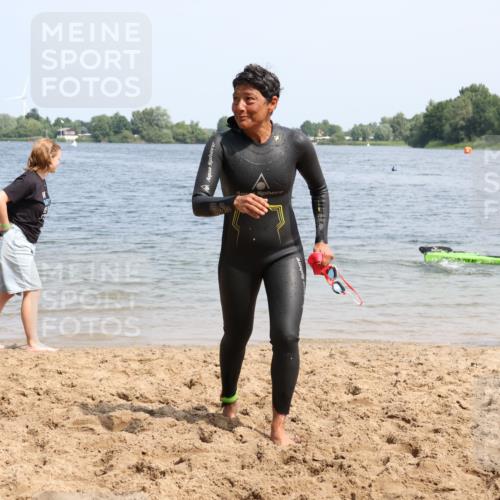 21.06.2025 - 27. Vierlanden-Triathlon Lena Gebhardt http://msf.ph/oto/8036324 15.06.2025 11:34:37 Schwimmen 893 meine-sportfotos.de