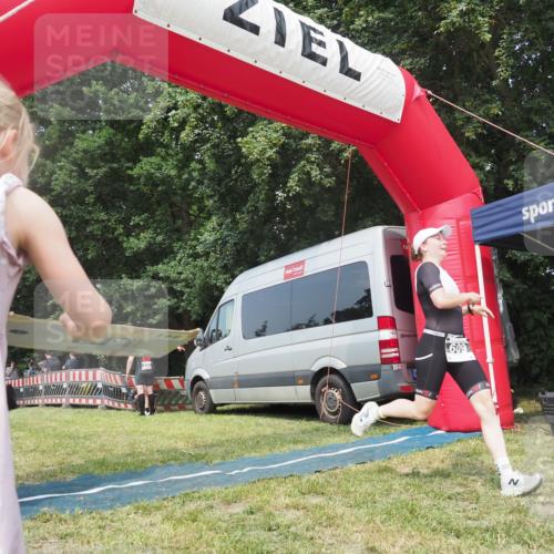 21.06.2025 - 27. Vierlanden-Triathlon KatJ http://msf.ph/oto/8036329 15.06.2025 11:25:05 Schwimmen 981 meine-sportfotos.de