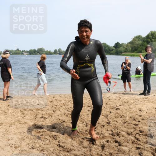 21.06.2025 - 27. Vierlanden-Triathlon Lena Gebhardt http://msf.ph/oto/8036332 15.06.2025 11:34:39 Schwimmen 893 meine-sportfotos.de
