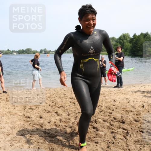 21.06.2025 - 27. Vierlanden-Triathlon Lena Gebhardt http://msf.ph/oto/8036340 15.06.2025 11:34:39 Schwimmen 893 meine-sportfotos.de