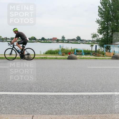 15.06.2025 - 27. Vierlanden-Triathlon H.Heesch http://msf.ph/oto/8036344 15.06.2025 10:48:19 Radfahren 22, 34, 93, 139, 393 meine-sportfotos.de