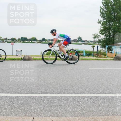 15.06.2025 - 27. Vierlanden-Triathlon H.Heesch http://msf.ph/oto/8036361 15.06.2025 10:48:20 Radfahren 22, 34, 93, 139, 393 meine-sportfotos.de
