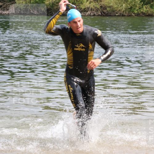 21.06.2025 - 27. Vierlanden-Triathlon Lena Gebhardt http://msf.ph/oto/8036363 15.06.2025 11:57:50 Schwimmen 984, 986, 987 meine-sportfotos.de