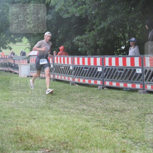 21.06.2025 - 27. Vierlanden-Triathlon KatJ http://msf.ph/oto/8036370 15.06.2025 13:54:31 Ziel 1122, 1152 meine-sportfotos.de