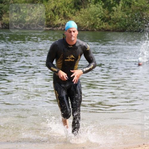 21.06.2025 - 27. Vierlanden-Triathlon Lena Gebhardt http://msf.ph/oto/8036371 15.06.2025 11:57:50 Schwimmen 984, 986, 987 meine-sportfotos.de