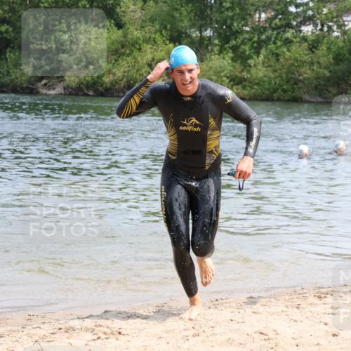 21.06.2025 - 27. Vierlanden-Triathlon Lena Gebhardt http://msf.ph/oto/8036383 15.06.2025 11:57:51 Schwimmen 984, 986, 987 meine-sportfotos.de