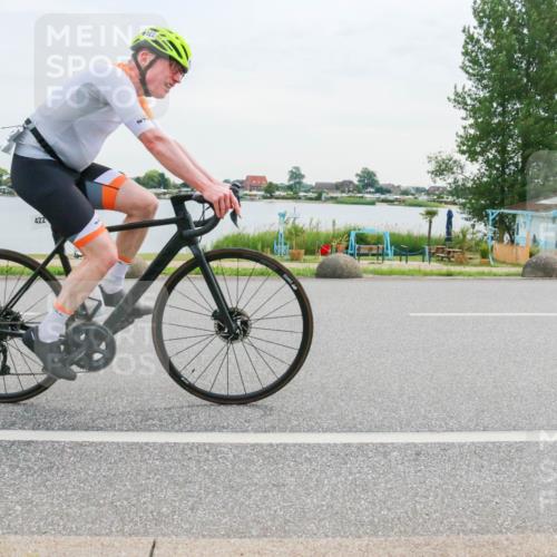 15.06.2025 - 27. Vierlanden-Triathlon H.Heesch http://msf.ph/oto/8036385 15.06.2025 10:48:26 Radfahren 14, 34, 139, 422 meine-sportfotos.de
