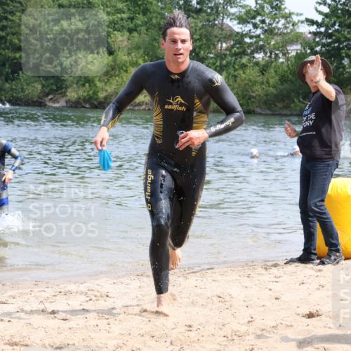 21.06.2025 - 27. Vierlanden-Triathlon Lena Gebhardt http://msf.ph/oto/8036386 15.06.2025 11:57:52 Schwimmen 984, 985, 986, 987 meine-sportfotos.de